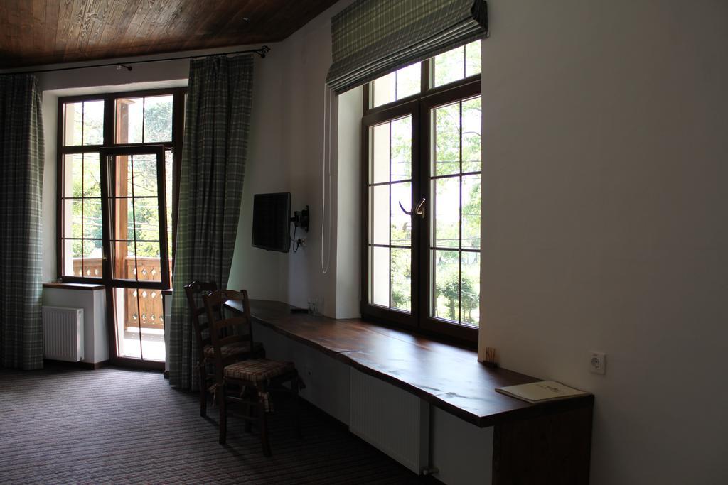 Shpatser Hotel Брюховичи Экстерьер фото