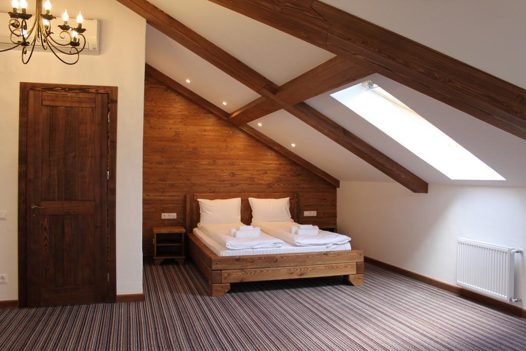Shpatser Hotel Брюховичи Экстерьер фото